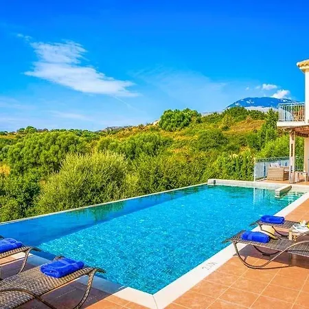 Willa Ratzakli Sleeps 6 Pool Air Con Wifi