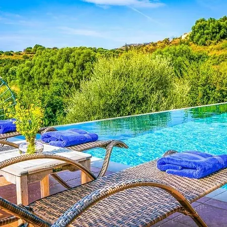 Willa Ratzakli Sleeps 6 Pool Air Con Wifi *