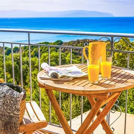 Ratzakli Sleeps 6 Pool Air Con Wifi Willa