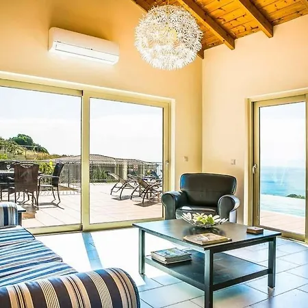 Ratzakli Sleeps 6 Pool Air Con Wifi *