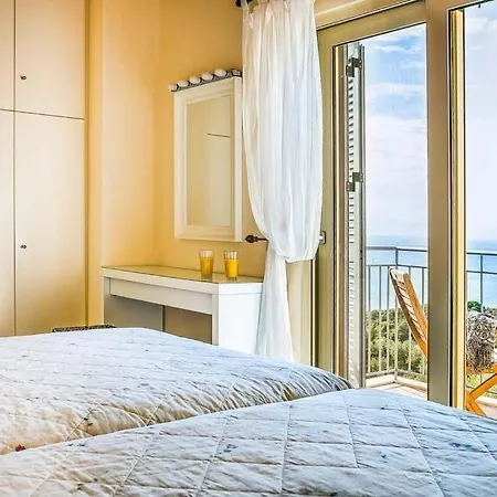 Ratzakli Sleeps 6 Pool Air Con Wifi *
